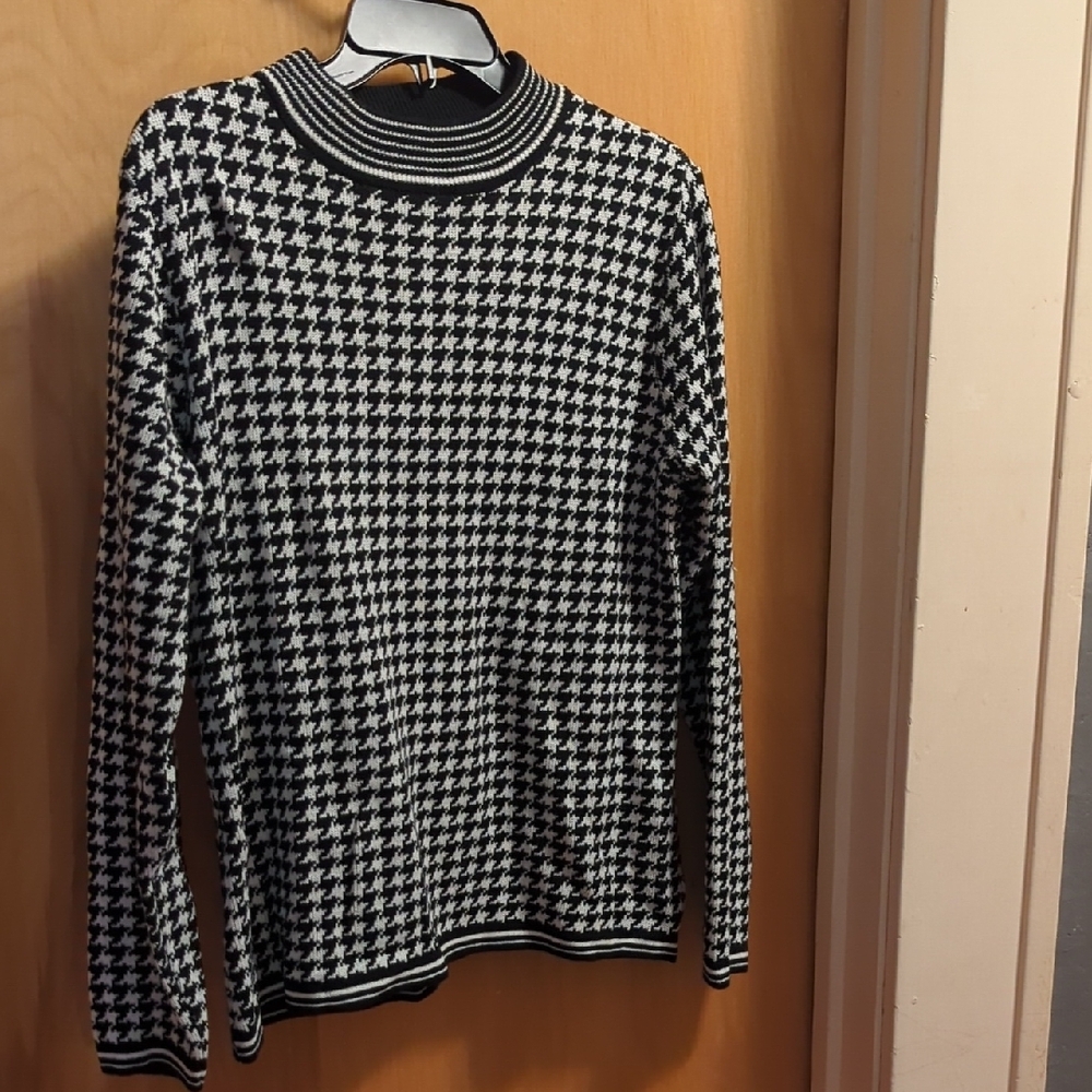 RAFAEL Black and White Crewneck Sweater with Houndstooth Pattern